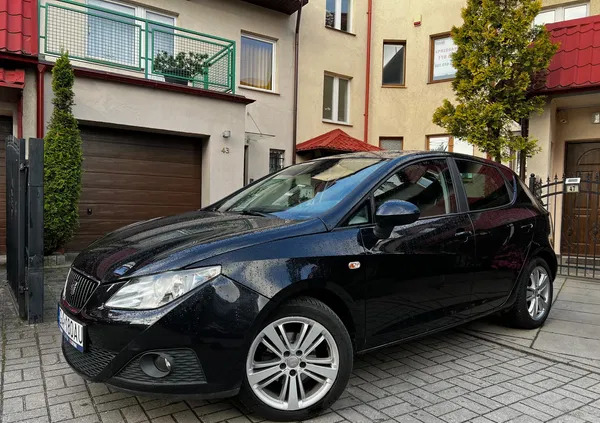 lubelskie Seat Ibiza cena 23900 przebieg: 116950, rok produkcji 2010 z Gdynia